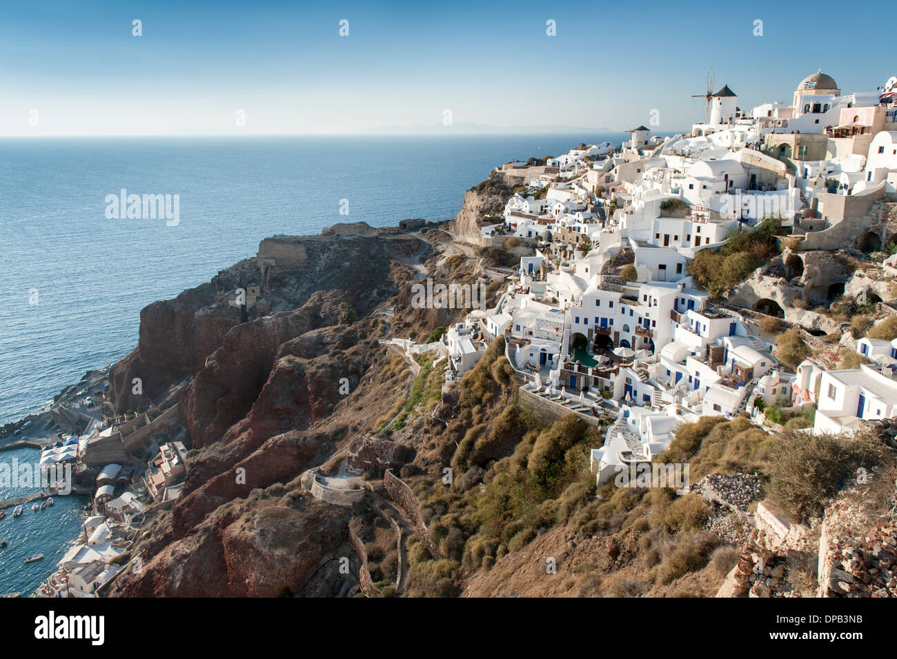 Le case del villaggio di Oia sull'isola greca di Santorini. Foto Stock