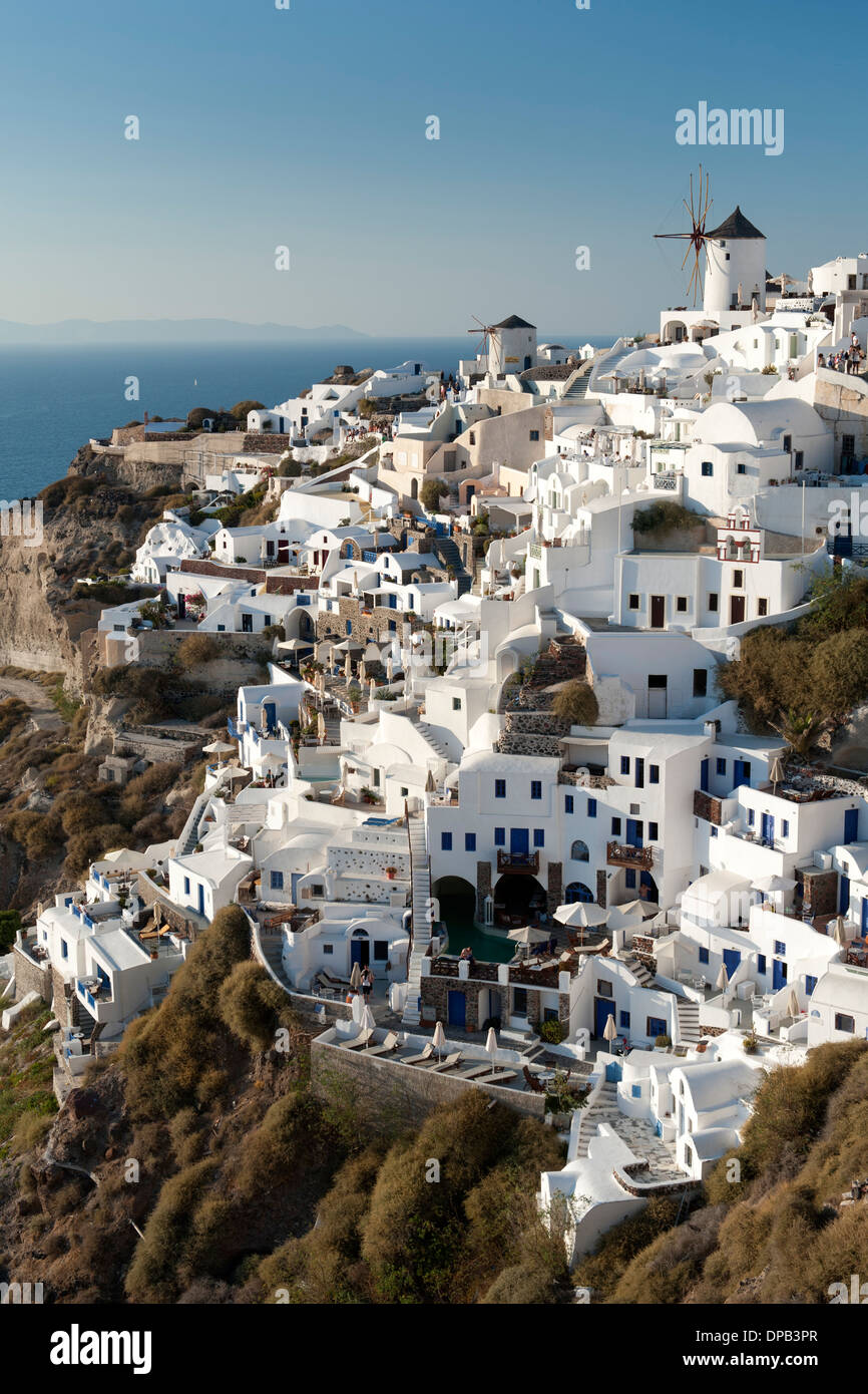 Le case del villaggio di Oia sull'isola greca di Santorini. Foto Stock