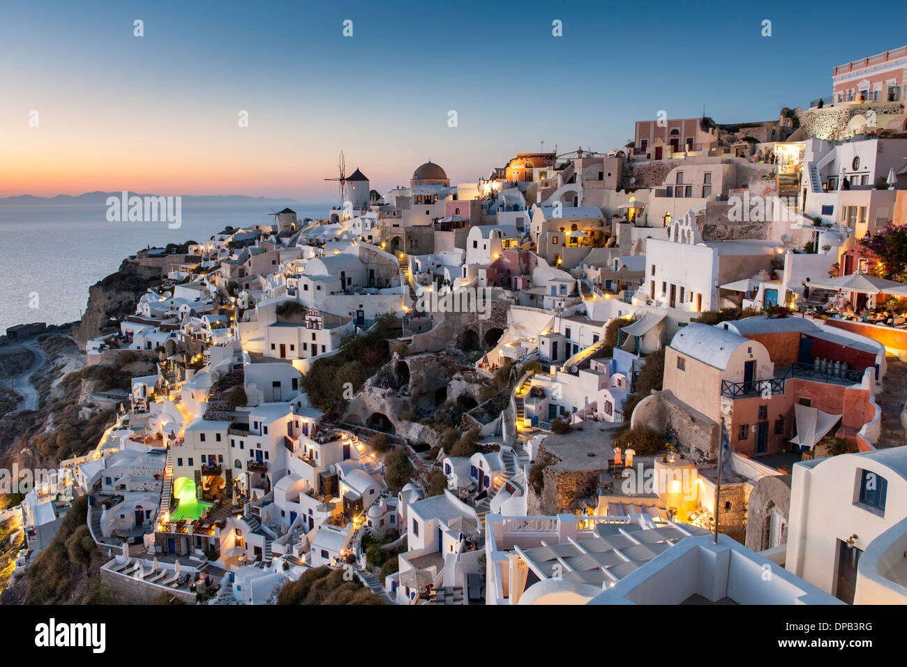 Le case del villaggio di Oia sull'isola greca di Santorini. Foto Stock