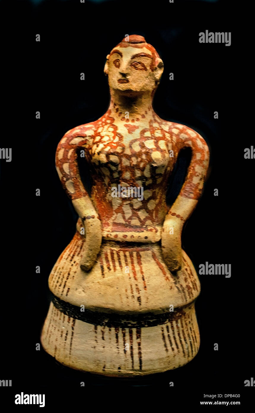 Signora in costume cretese flounced gonna collo a spiralina bracciali trovati a Sparta 1400 BC Greco in Grecia Foto Stock