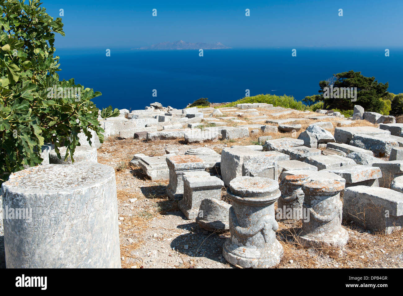 I ruderi della antica Thira sulla cima della montagna Messavouno sull'isola greca di Santorini. Foto Stock