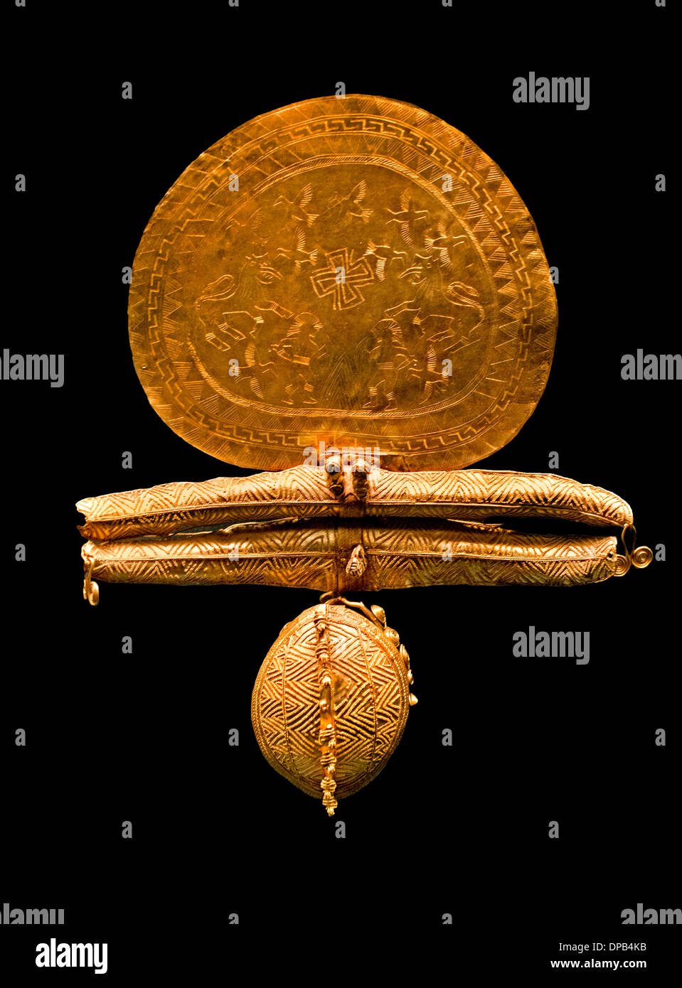 Magnifica spilla incisa gioielli - disco di guerrieri in un duello Lions e uccelli etrusca gioielli in oro 7 secolo A.C. Etruria Italia Foto Stock