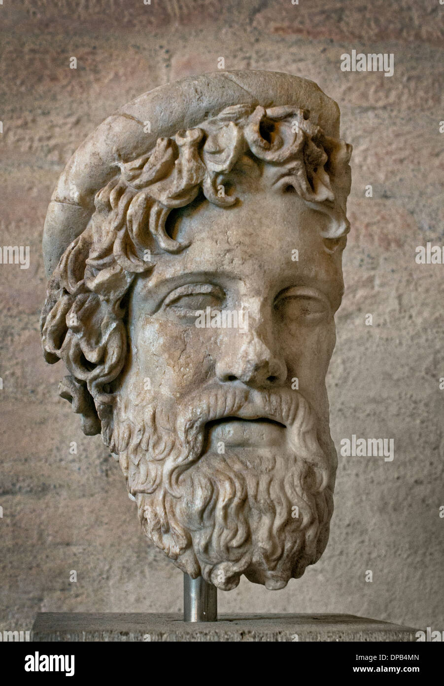 Testa di Asclepio ( dio della medicina di guarigione e di ringiovanimento medici ) dopo la copia di una statua da 420-410 A.C. il Greco in Grecia Foto Stock