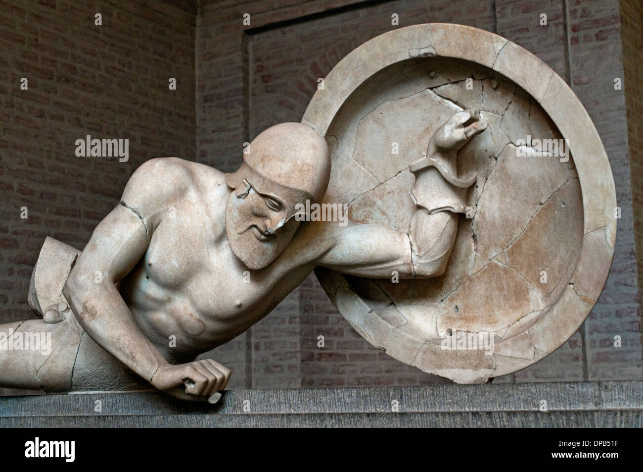 Il guerriero morente, probabilmente Laomedon tempio di Aphaia a Egina 500-490 BC dèi in battaglia prima di Troy Greco in Grecia Foto Stock