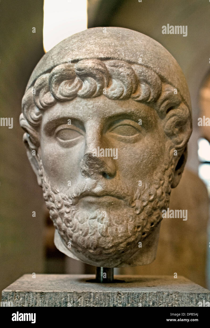 Uomo romano scultura statua 100annuncio Roma Italia Museum Foto Stock