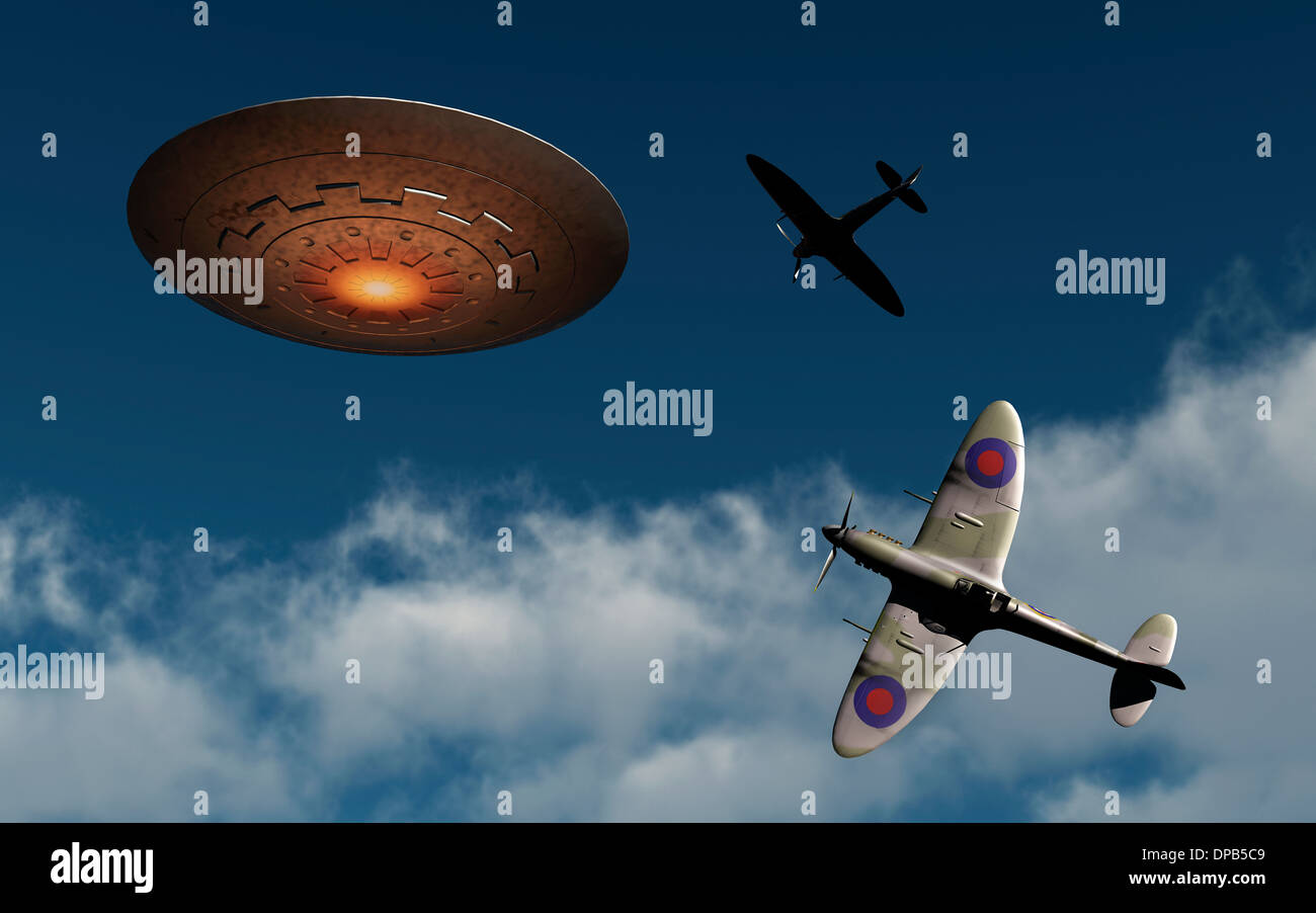 Una coppia di RAF Spitfires inseguono un UFO ,anche chiamato un Foo Fighter . Foto Stock