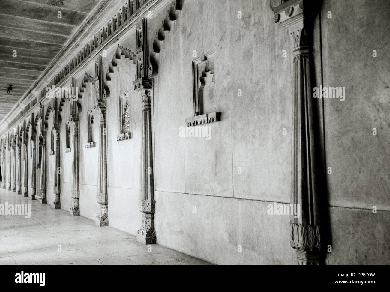Fotografia di viaggio - Bellissima architettura in città Palace di Udaipur in Rajasthan in India in Asia del Sud. Stillness Storia antica arte edilizia Foto Stock