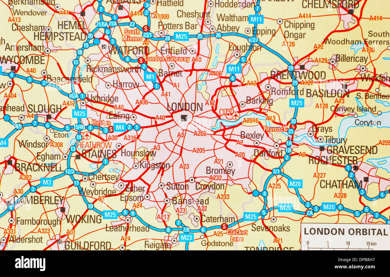 Un tradizionale mappa su carta (mappe) dell'Inghilterra che mostra la M25 percorso orbitale & zone di Londra Foto Stock