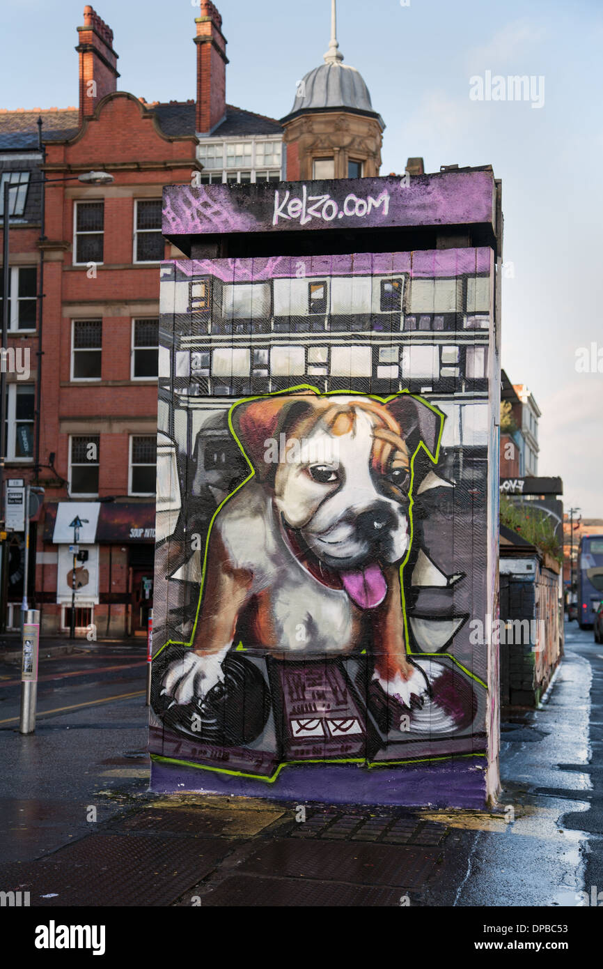 La pittura di cani nel quartiere nord N4 o NQ 2, il centro città di Manchester, Inghilterra, tra Piccadilly, Victoria & Ancoats, U Foto Stock