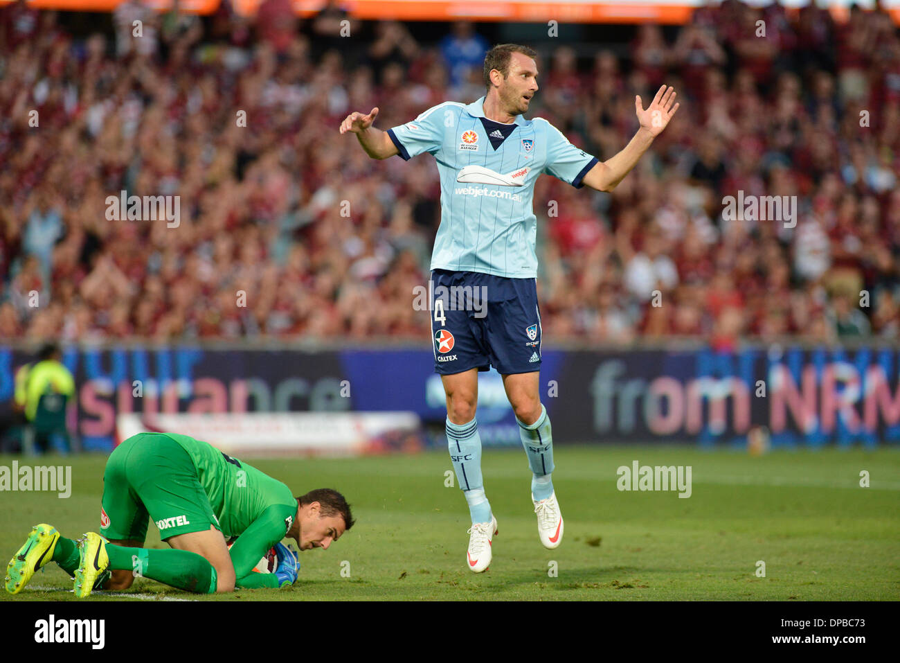 Sydney, Australia. Xi gen, 2014. Sydney's Ranko Despotovic in azione durante la Hyundai una partita del campionato tra Western Sydney Wanderers FC e Sydney FC dalla Pirtek Stadium, Parramatta. Credito: Azione Sport Plus/Alamy Live News Foto Stock