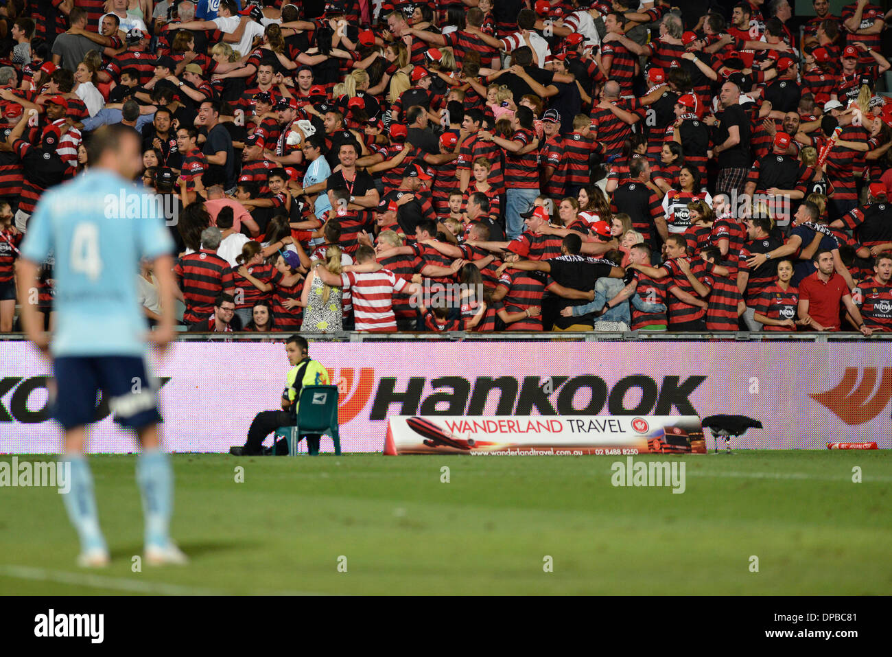 Sydney, Australia. Xi gen, 2014. Western Sydney fan fare la 'Posnan' durante la Hyundai una partita del campionato tra Western Sydney Wanderers FC e Sydney FC dalla Pirtek Stadium, Parramatta. Credito: Azione Sport Plus/Alamy Live News Foto Stock