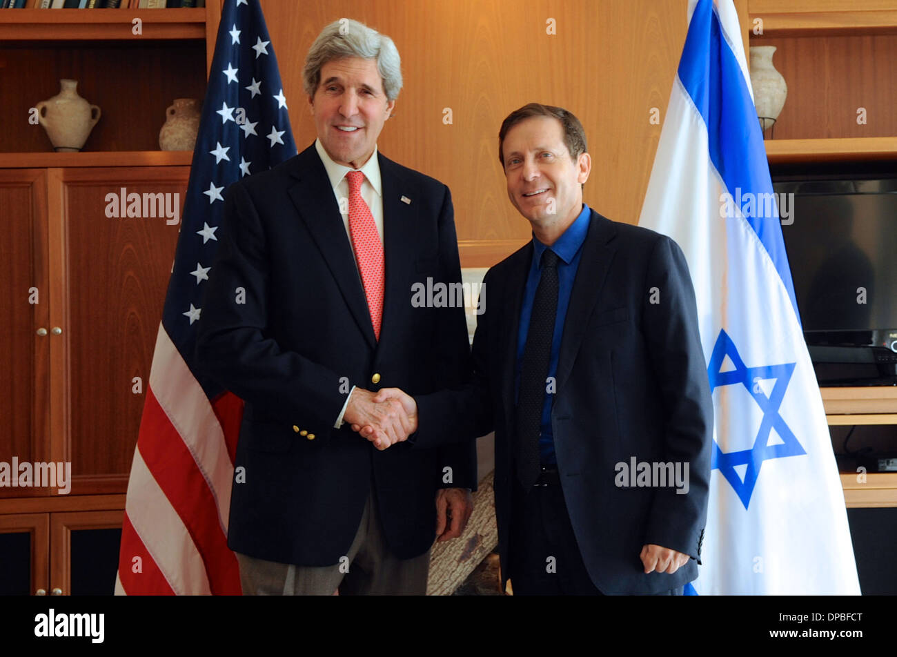 Segretario Kerry si incontra con i laburisti israeliani Leader Herzog Foto Stock