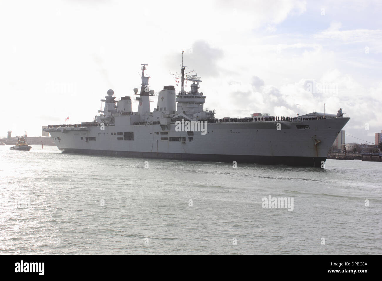 HMS illustre ritorna dalle Filippine Foto Stock