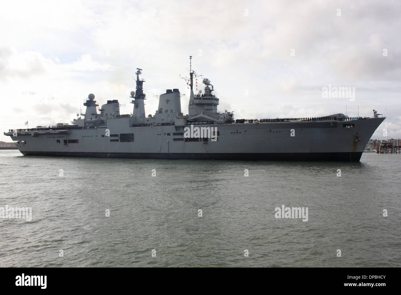 HMS illustre ritorna dalle Filippine Foto Stock