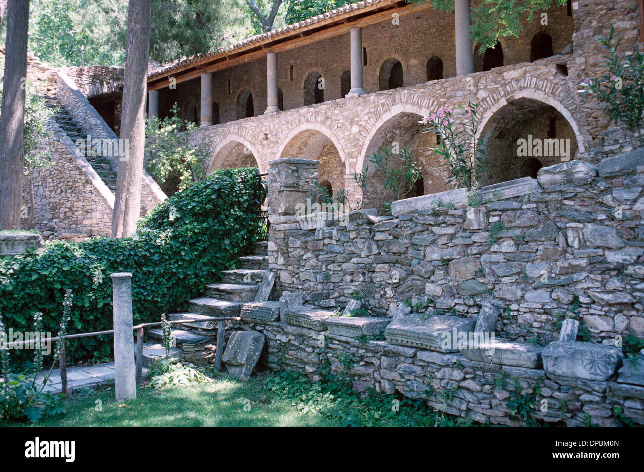 Celle dei monaci di alloggio o di locali di abitazione a Kaisariani o il Monastero di Kessariani, Atene Grecia Foto Stock