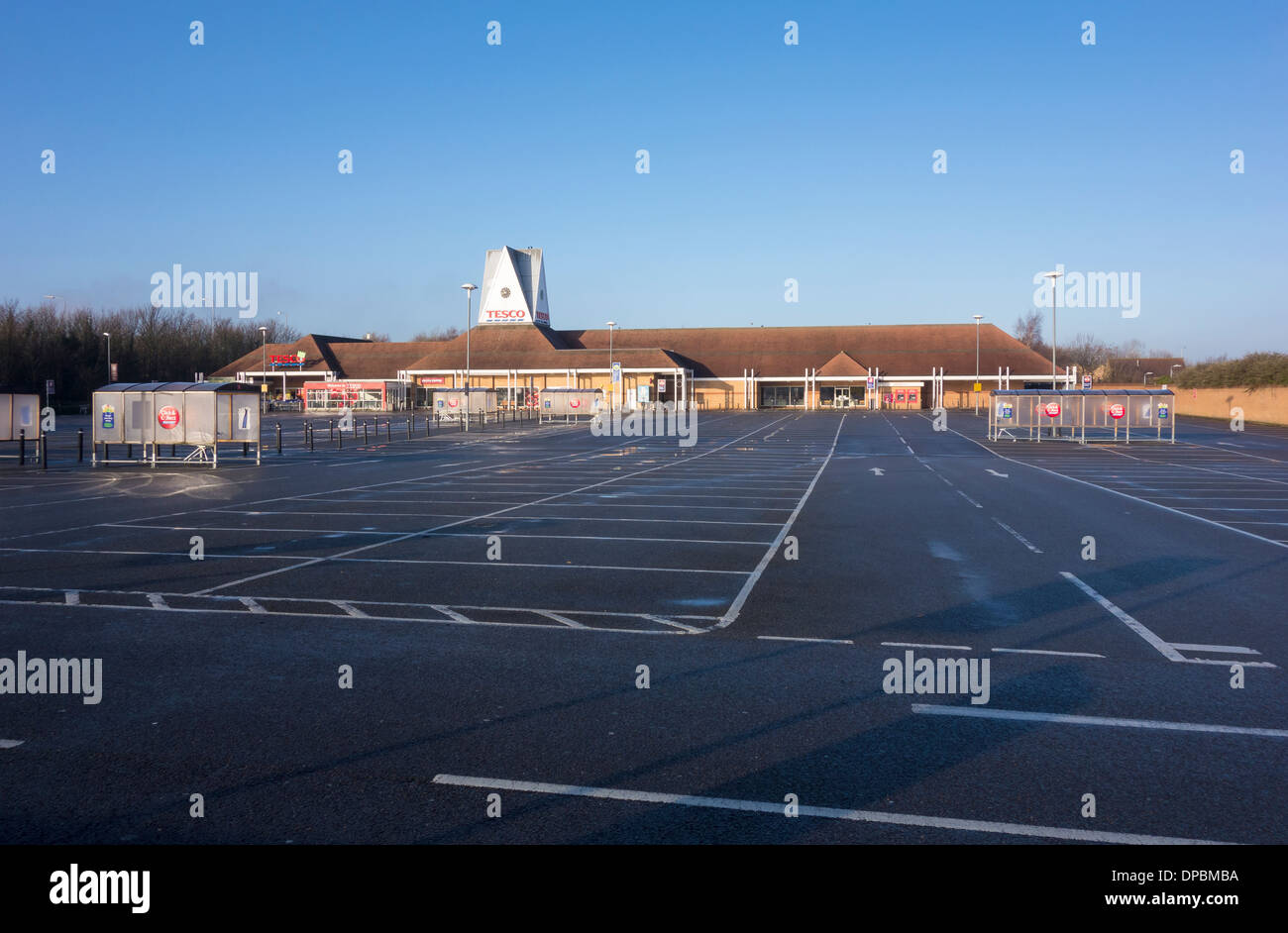 Negozio Tesco parcheggio auto sul Boxing day Milton Foto Stock