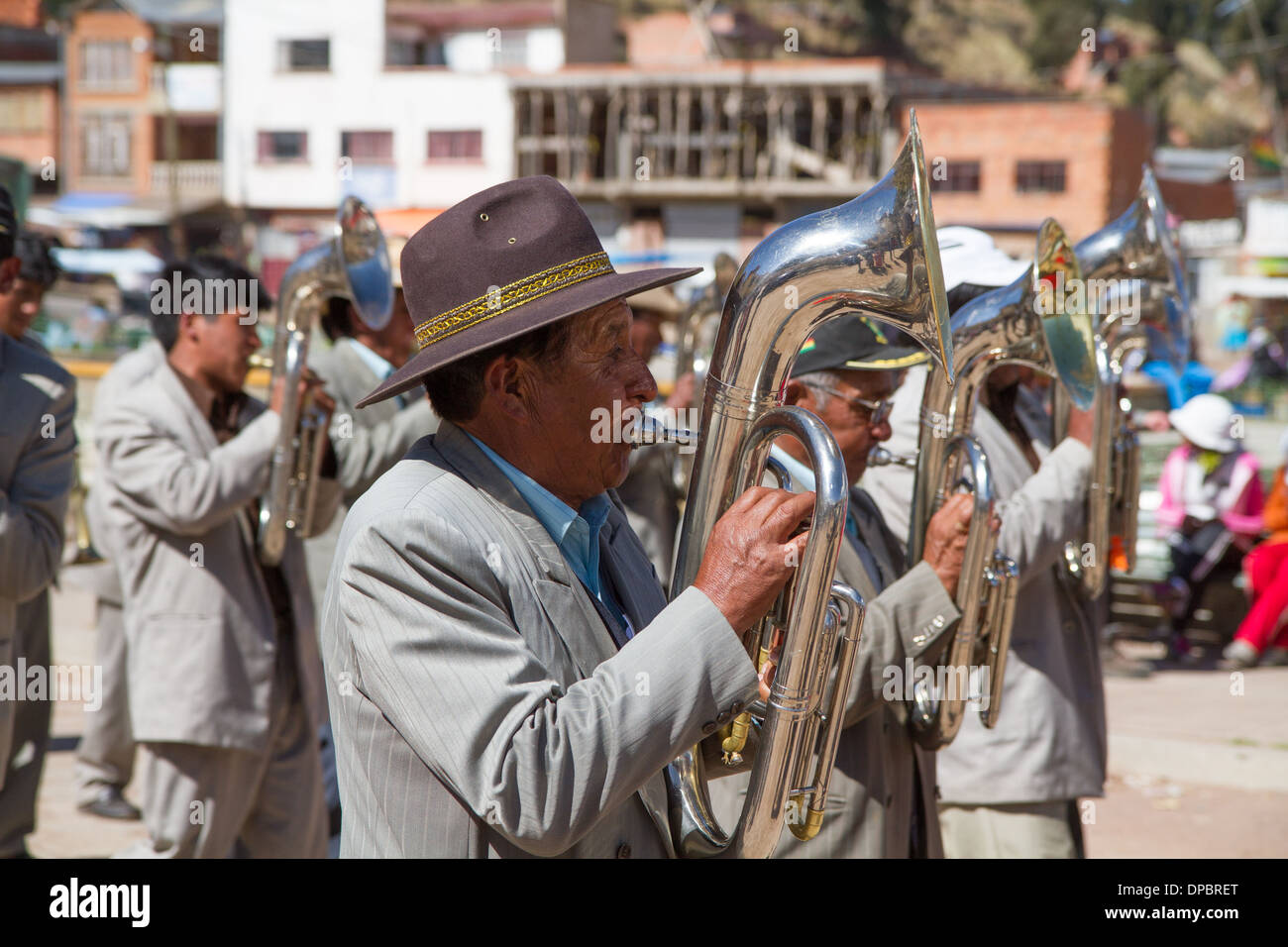 I musicisti in una sfilata in San Pedro, Bolivia Foto Stock