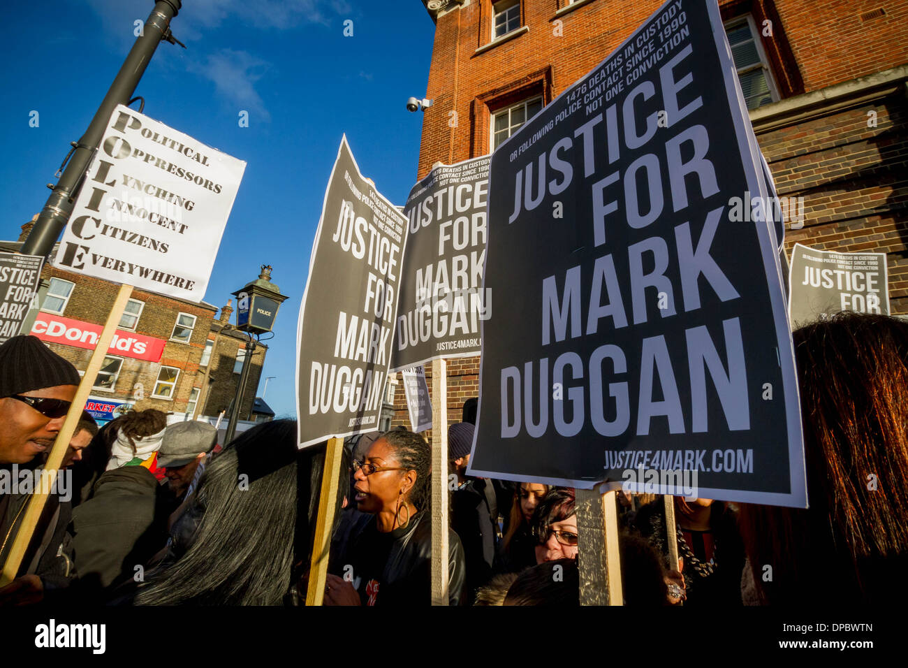 Mark Duggan veglia fuori Tottenham stazione di polizia di Londra Foto Stock