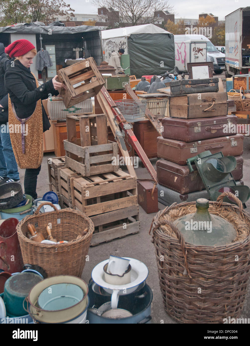 Mercato delle pulci (Flohmarkt) in Mauerpark, Berlino, Germania Foto Stock