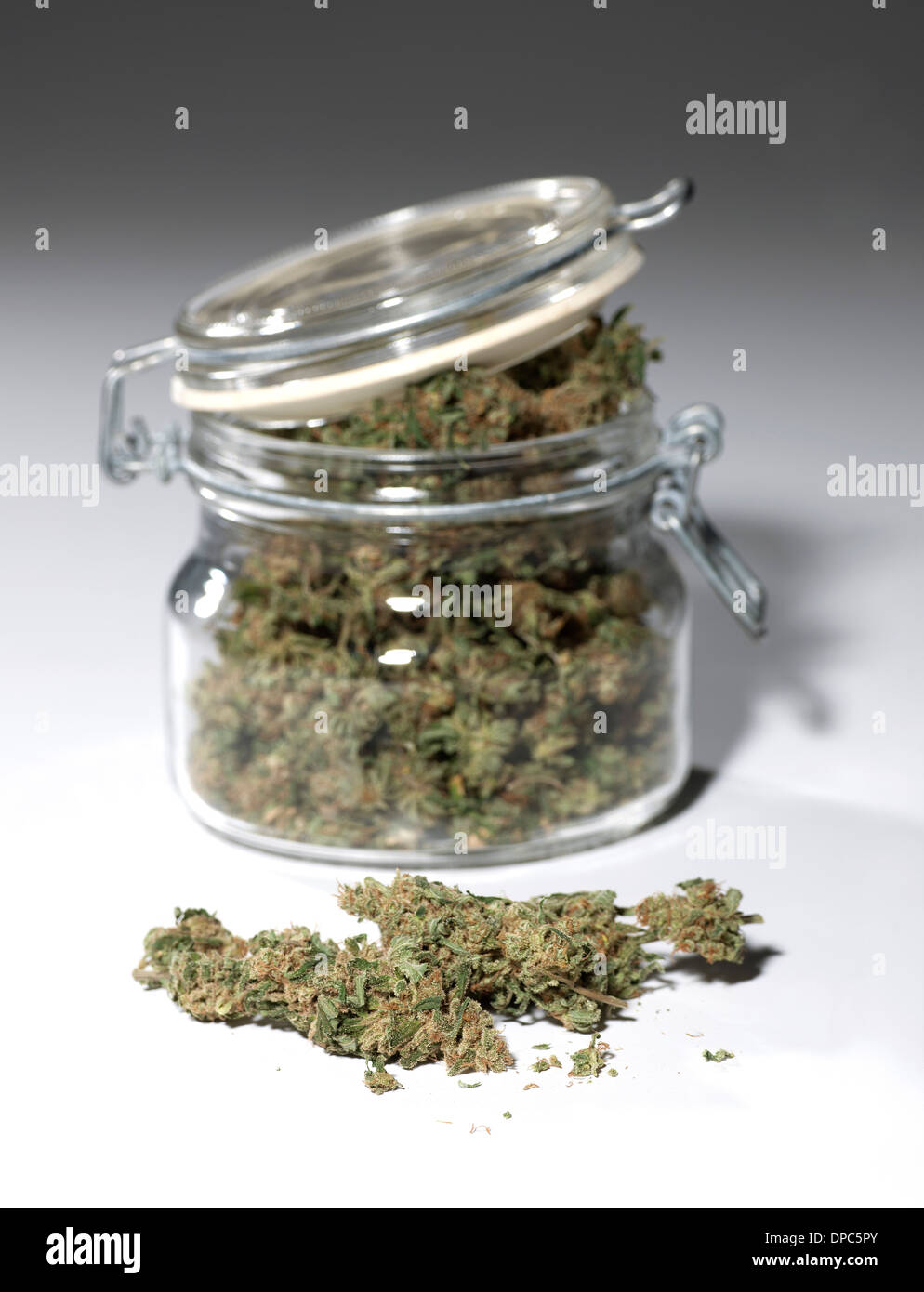 Boccioli di marijuana in un vaso Foto Stock