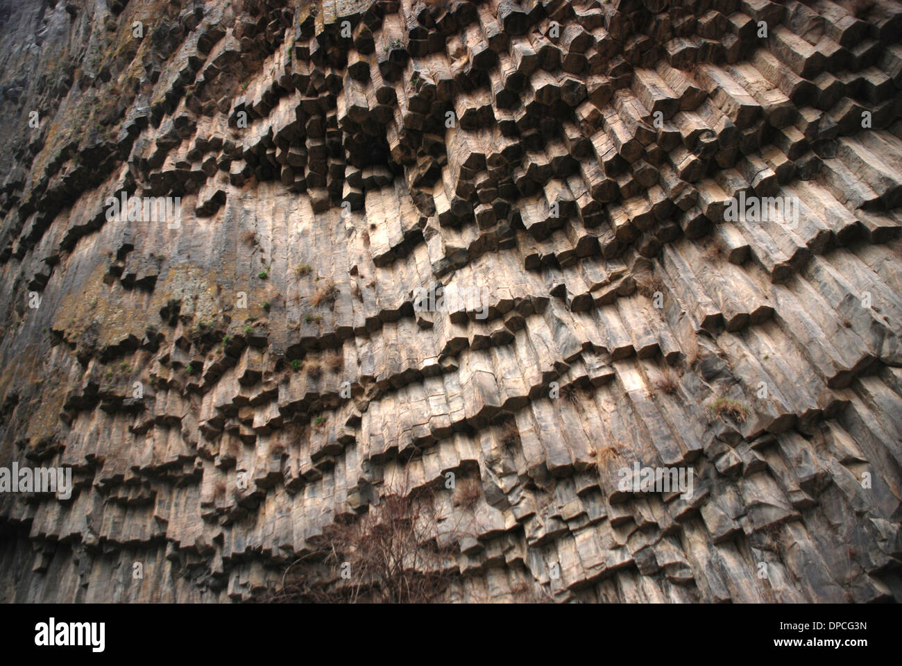 Il Garni Gorge ha colonne distintivo, scavate dal fiume Goght, denominato 'Symphony delle pietre". Foto Stock