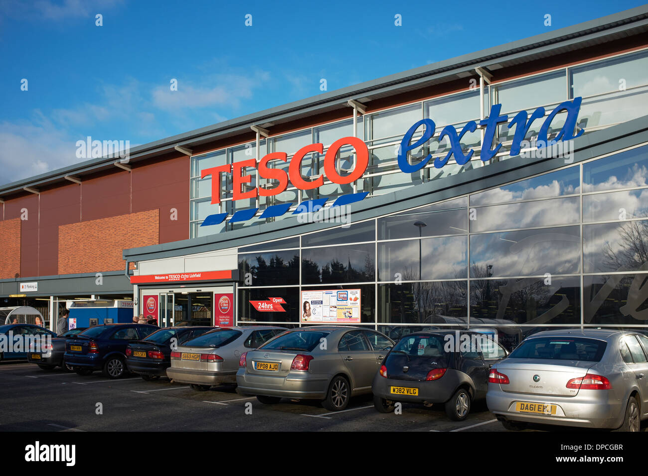 Tesco Extra store in Lichfield city centre Foto Stock