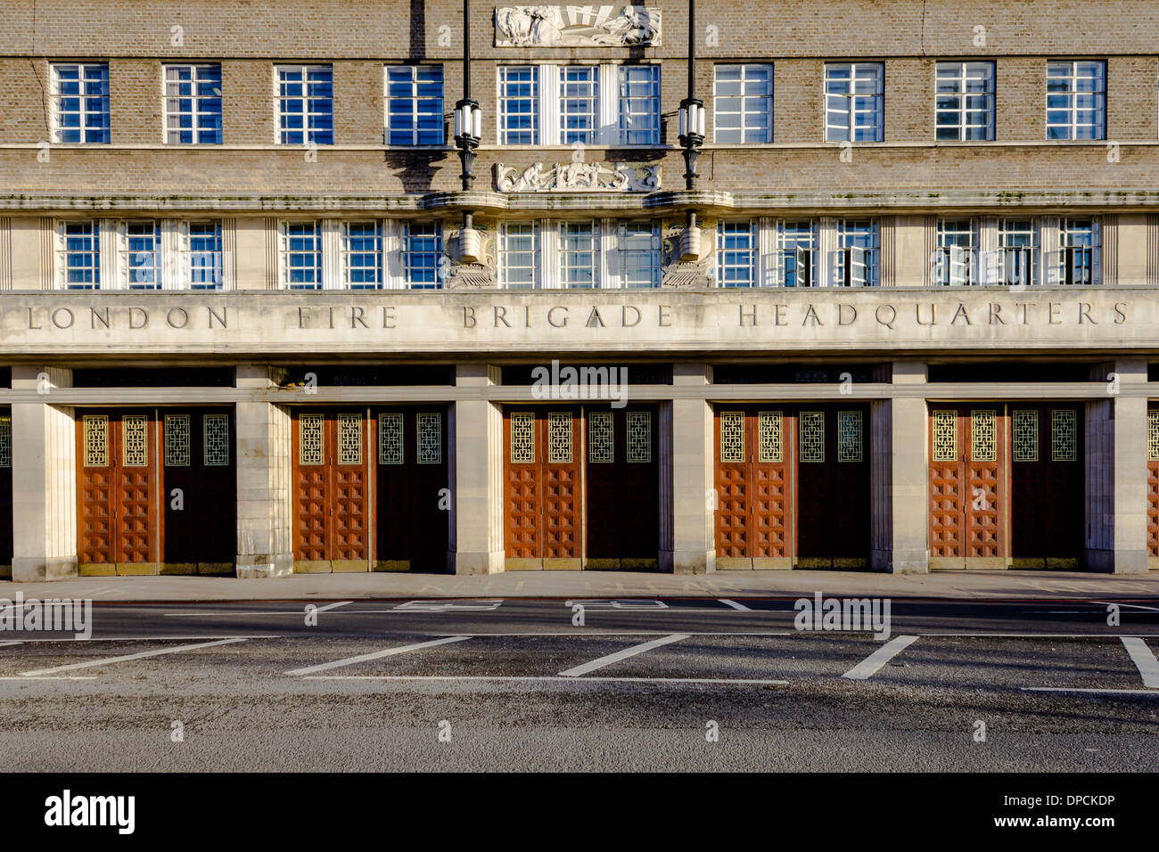 London, Regno Unito - 11 Gennaio 2014: l'esterno dell edificio a con un segno che si chiama London Fire Brigade Headquarters Foto Stock