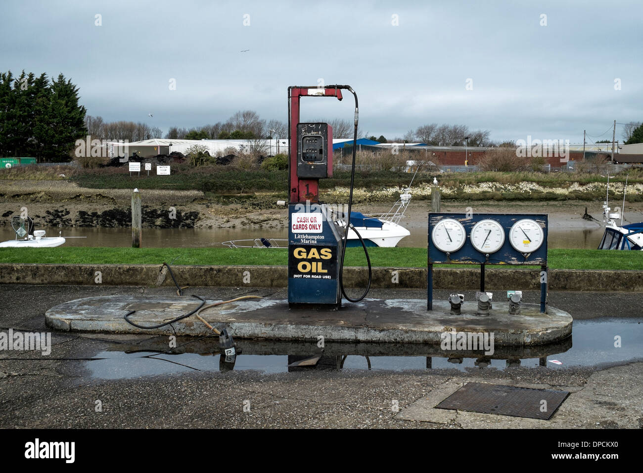 Le pompe di carburante a Marina di LITTLEHAMPTON, WEST SUSSEX, . Foto di Julie Edwards Foto Stock