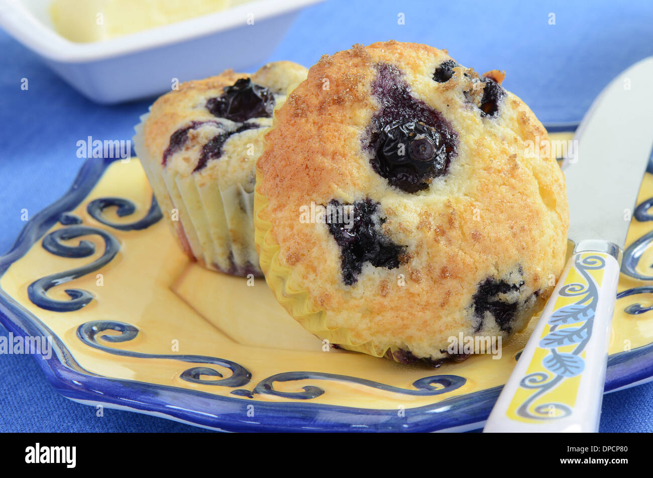 Caldo fresco muffin ai mirtilli a destra fuori del forno per la pausa caffè Foto Stock