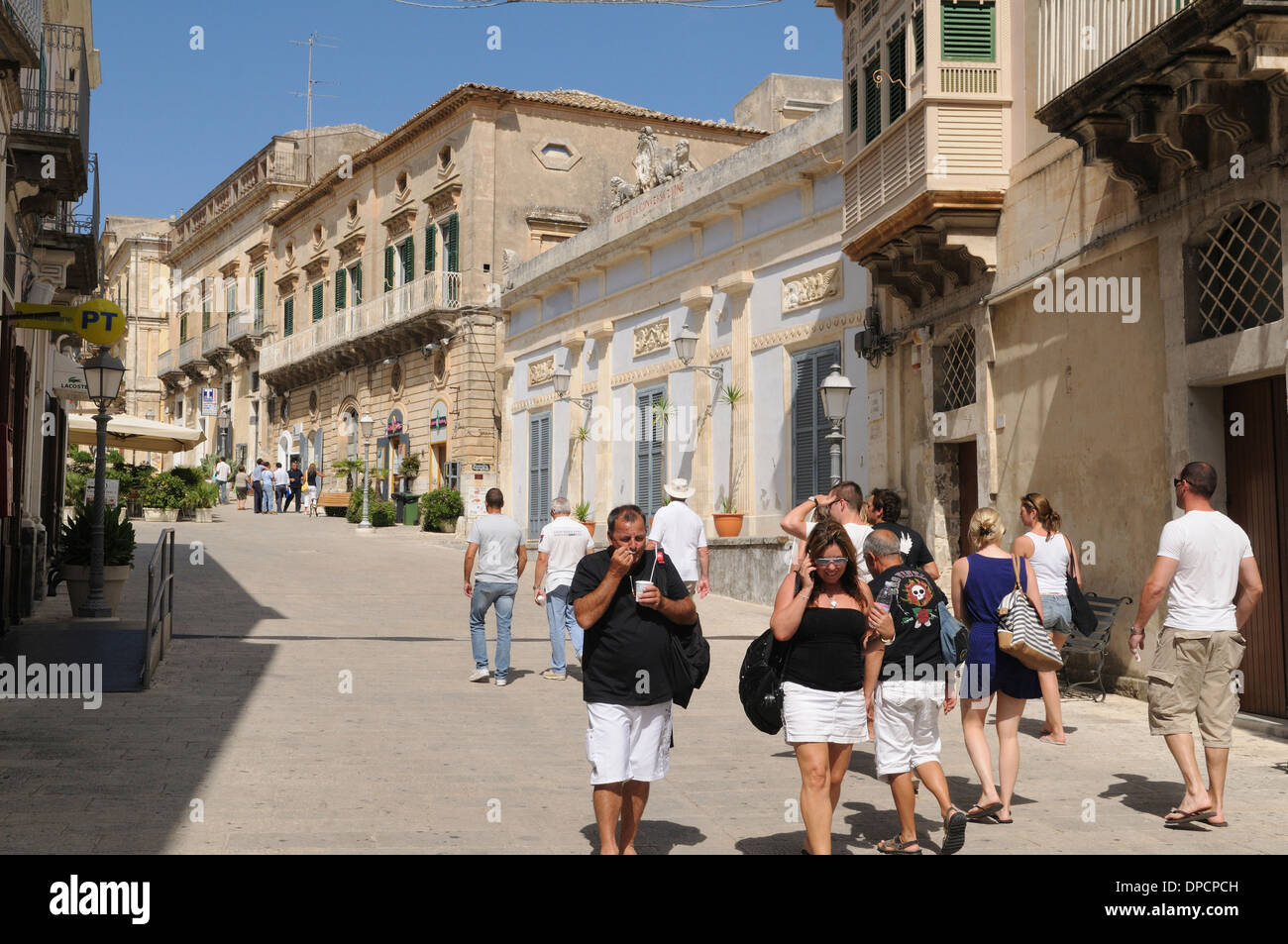 Vista sulla città vecchia di Ragusa Ibla, la città barocca elencati come patrimonio mondiale dall' UNESCO in Sicilia Foto Stock