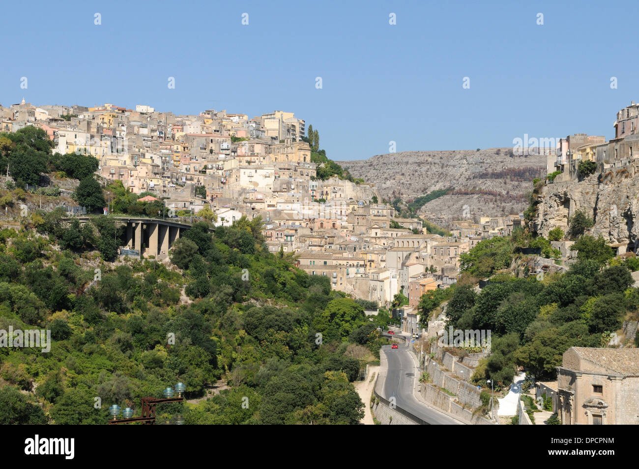 Vista sulla città vecchia di Ragusa Ibla, la città barocca elencati come patrimonio mondiale dall' UNESCO in Sicilia Foto Stock