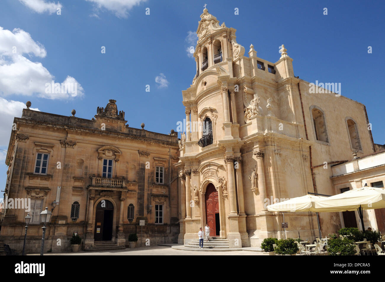 Vista sulla città vecchia, la chiesa di san Giuseppe a Ragusa Ibla Foto Stock