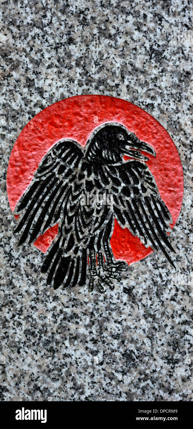 Nero e rosso corvo buddista simbolo simbolismo tempio zozoji Tokyo Giappone cultura giapponese Foto Stock