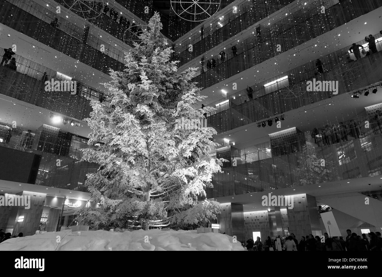 Kitte Marunouchi, albero di Natale, b&W Foto Stock