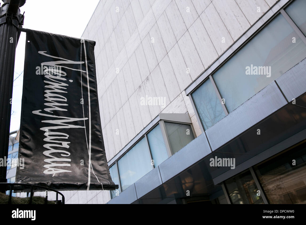 Washington DC, Stati Uniti d'America. Xii gen, 2014. Un Neiman Marcus store a Washington D.C. il 12 gennaio 2014. Il rivenditore di lusso è il più recente della catena di vendita al dettaglio di divulgare una violazione del cliente informazioni sulla carta di credito. Credito: Kristoffer Tripplaar/Alamy Live News Foto Stock