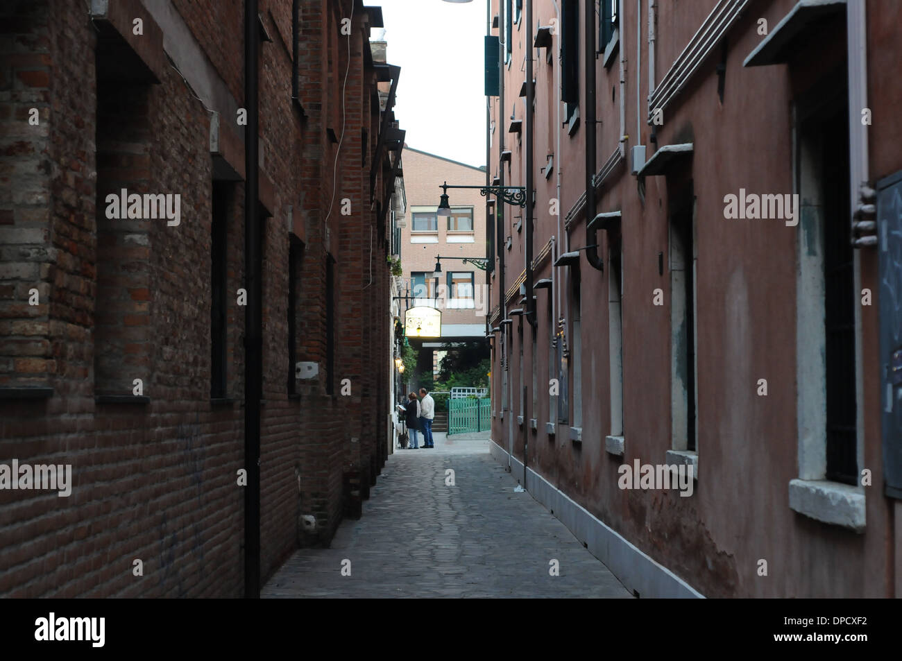 Stradina che conduce ad un ristorante. Foto Stock