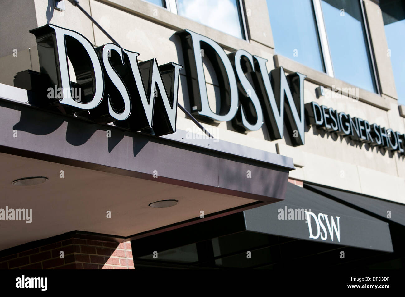 Un pattino di DSW store retail in Washington, DC. Foto Stock Un pattino di DSW store retail in Washington, DC. Foto Stock