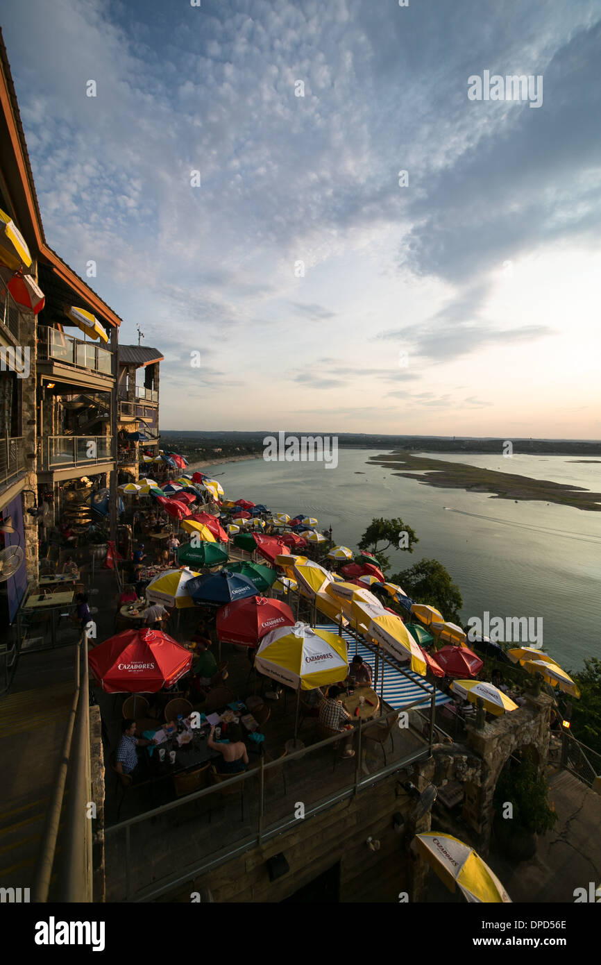 Tramonto ponte dell'Oasi sul Lago Travis di Austin in Texas Foto Stock