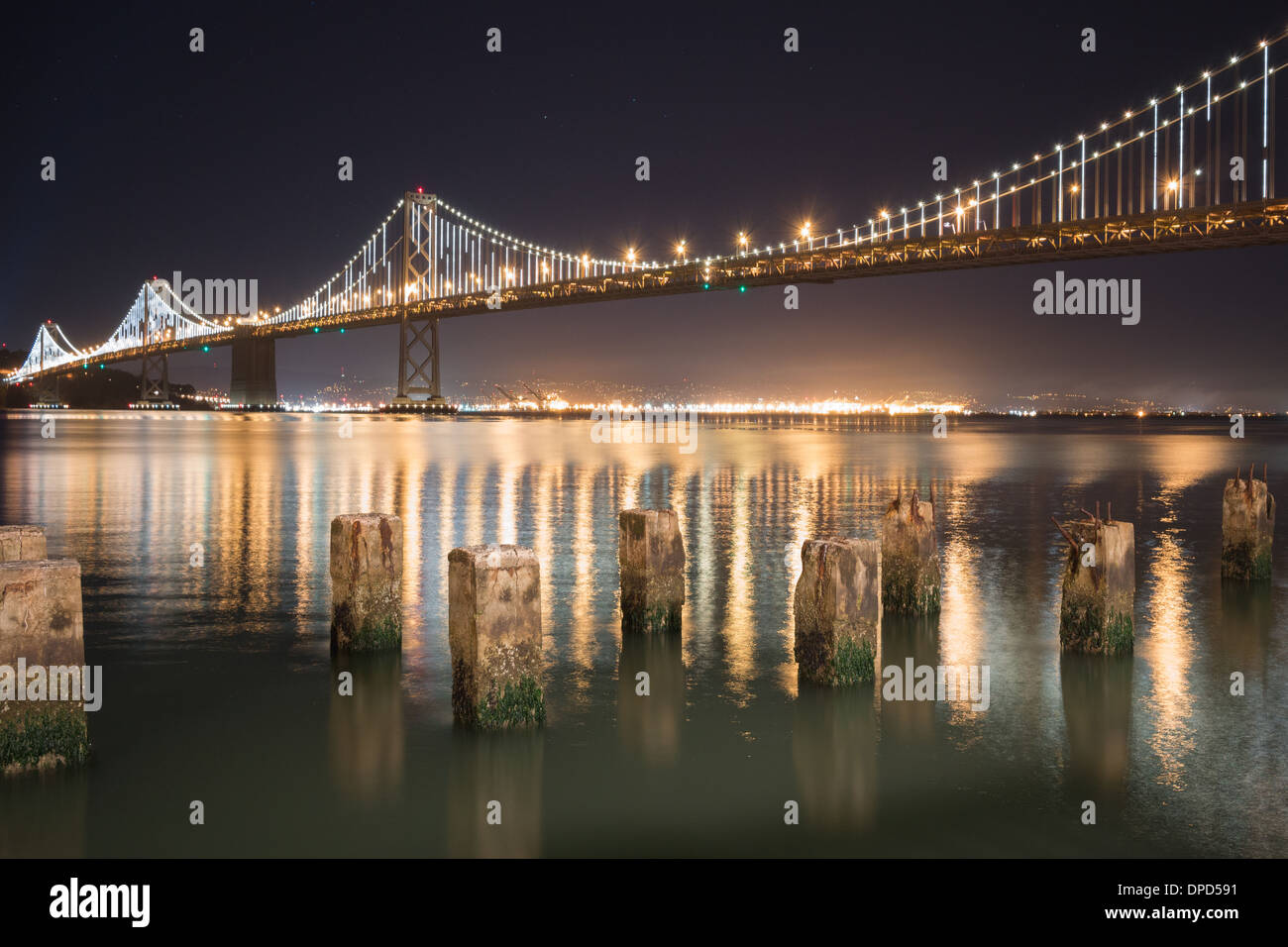 San Francisco Bay Bridge visto dal Embarcadero in San Francisco Foto Stock
