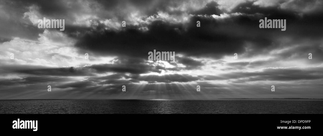 Drammatica nuvole sopra Bognor Regis beach, West Sussex County, England, Regno Unito Foto Stock