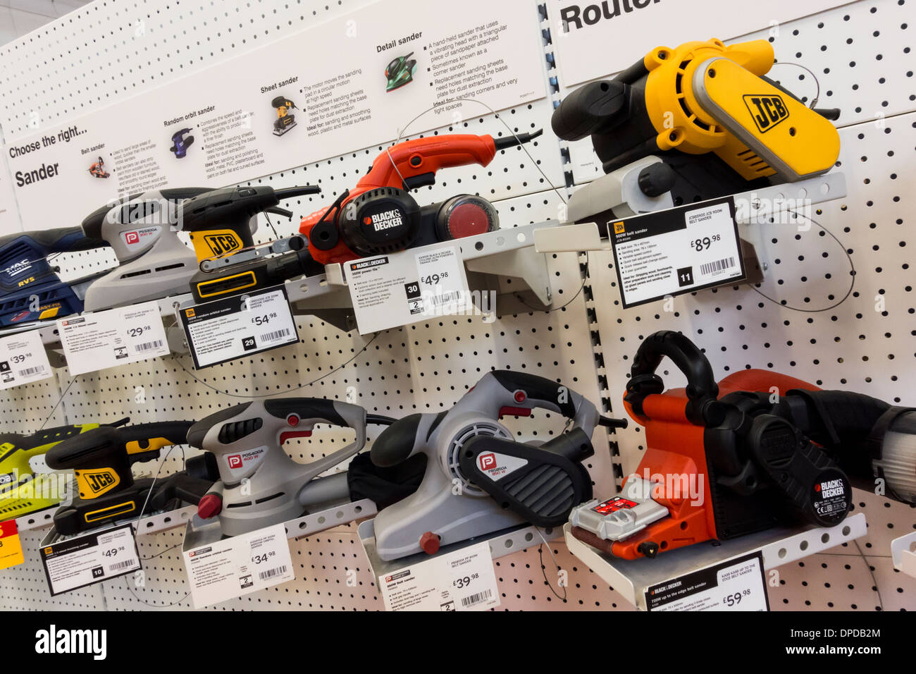 Visualizzazione di power tools in B&Q DIY store, REGNO UNITO Foto Stock
