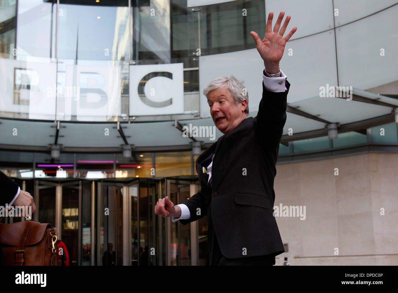 La nuova BBC boss Tony Hall arriva alla BBC Broadcasting House Foto Stock