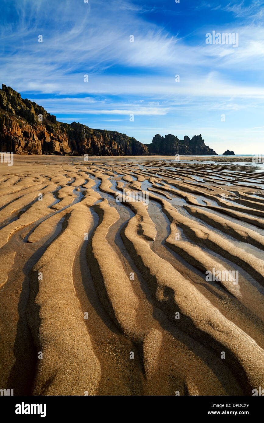 Bassa marea a Pednvounder beach, grandi increspature di sabbia ha creato il moto ondoso Foto Stock