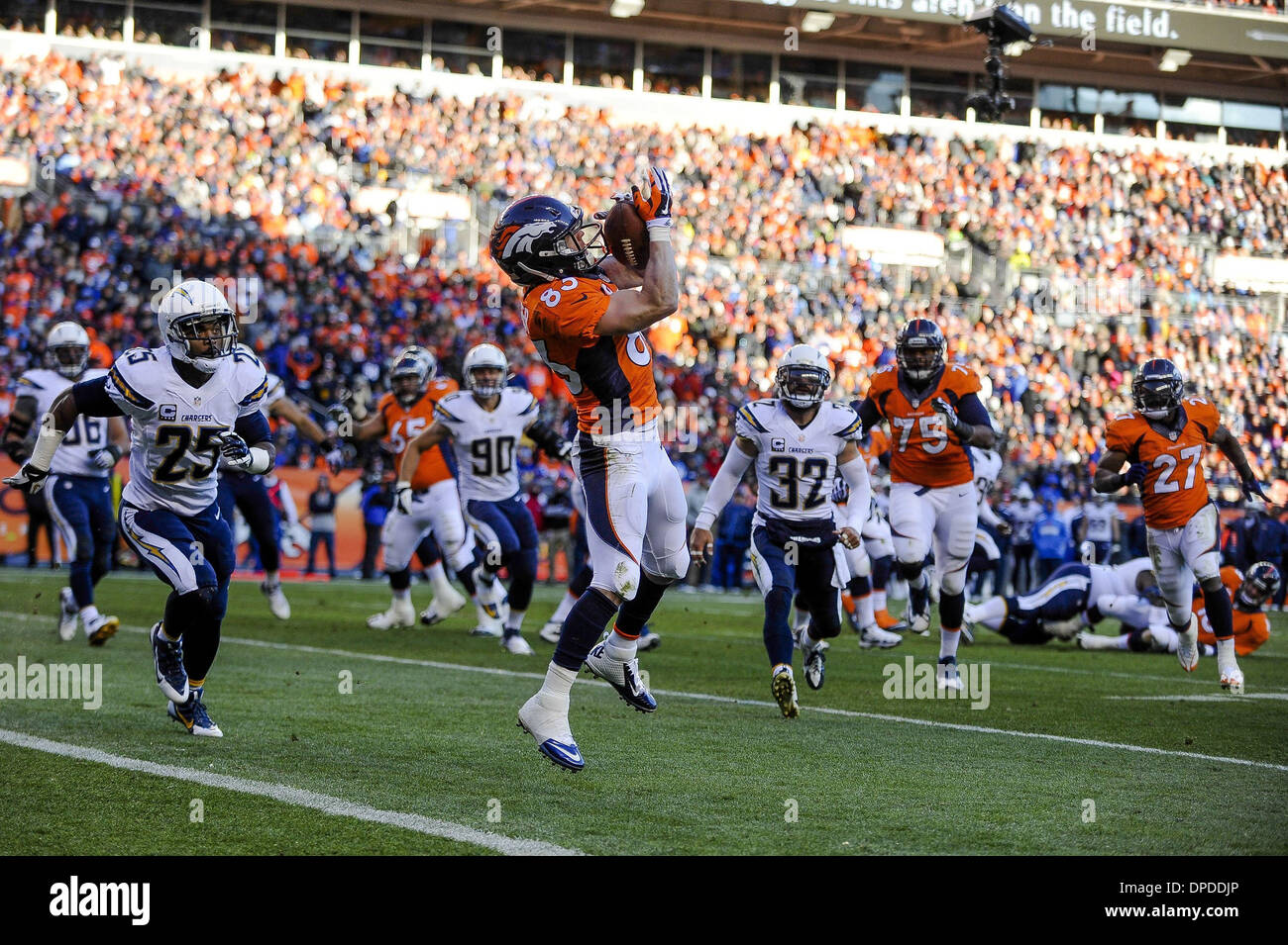 Denver, Stati Uniti d'America. Xii gen, 2014. Denver Broncos wide receiver Wes Welker catture un pass per un touchdown contro i San Diego Chargers durante il secondo trimestre del AFC playoff divisionale di Denver. © Azione Sport Plus/Alamy Live News Foto Stock