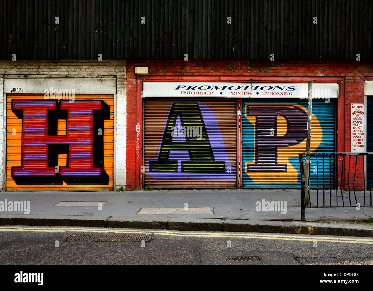 Lettere dell'alfabeto urban graffiti spray può street art Brick Lane area, East London E1 REGNO UNITO Foto Stock