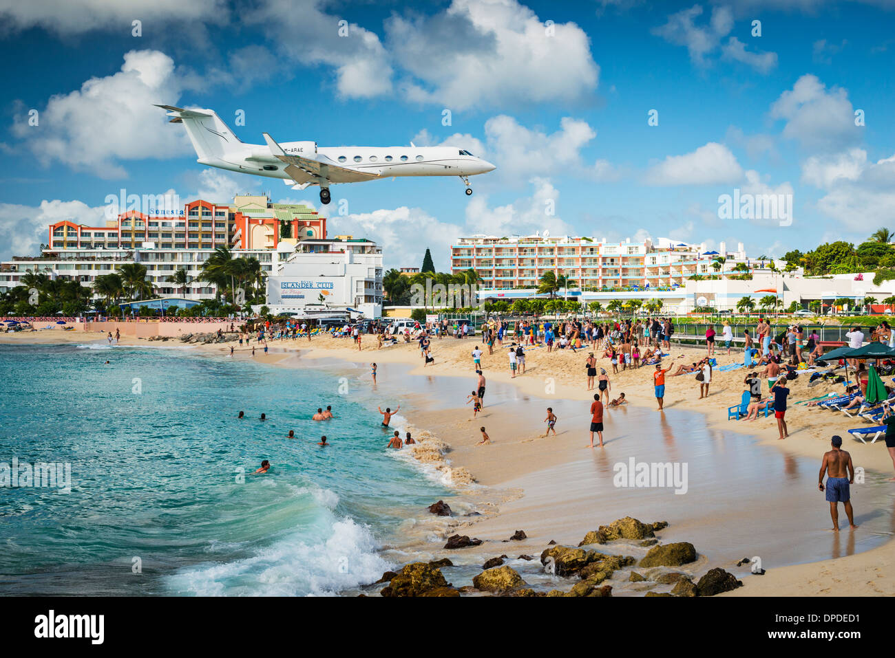 Jet Privato atterra a Maho Beach in Philipsburg, Sint Maarten Foto Stock