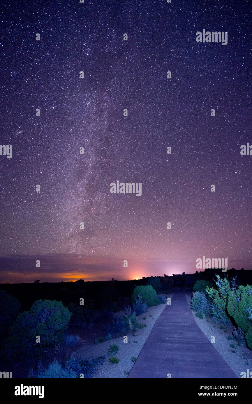 Le stelle nel cielo notturno, Moab, Utah, Stati Uniti d'America Foto Stock