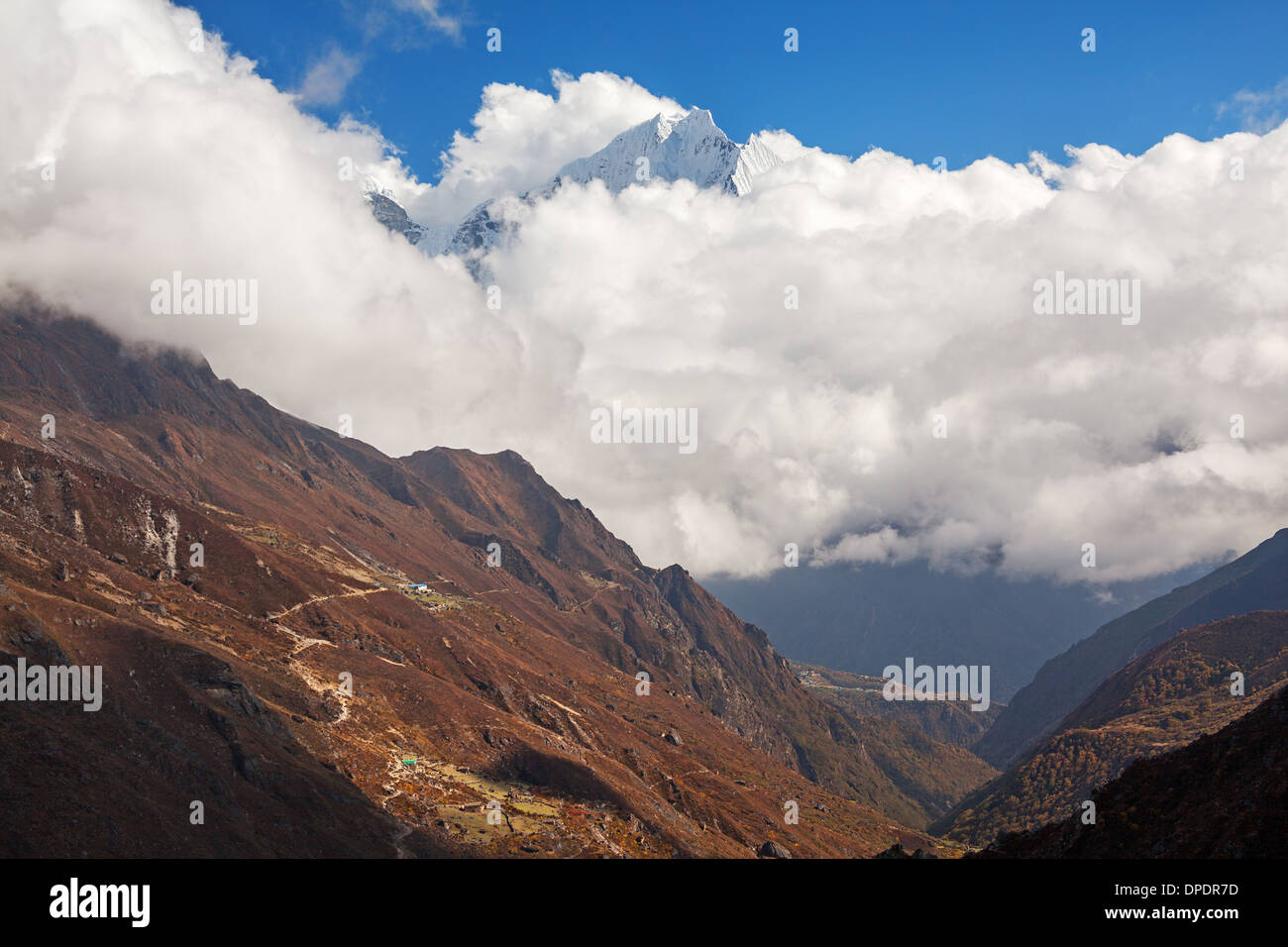 Modo per il pinnacolo del successo. Picco Kangtega (6782 m), il Nepal, Himalaya. Canon 5D Mk II. Foto Stock