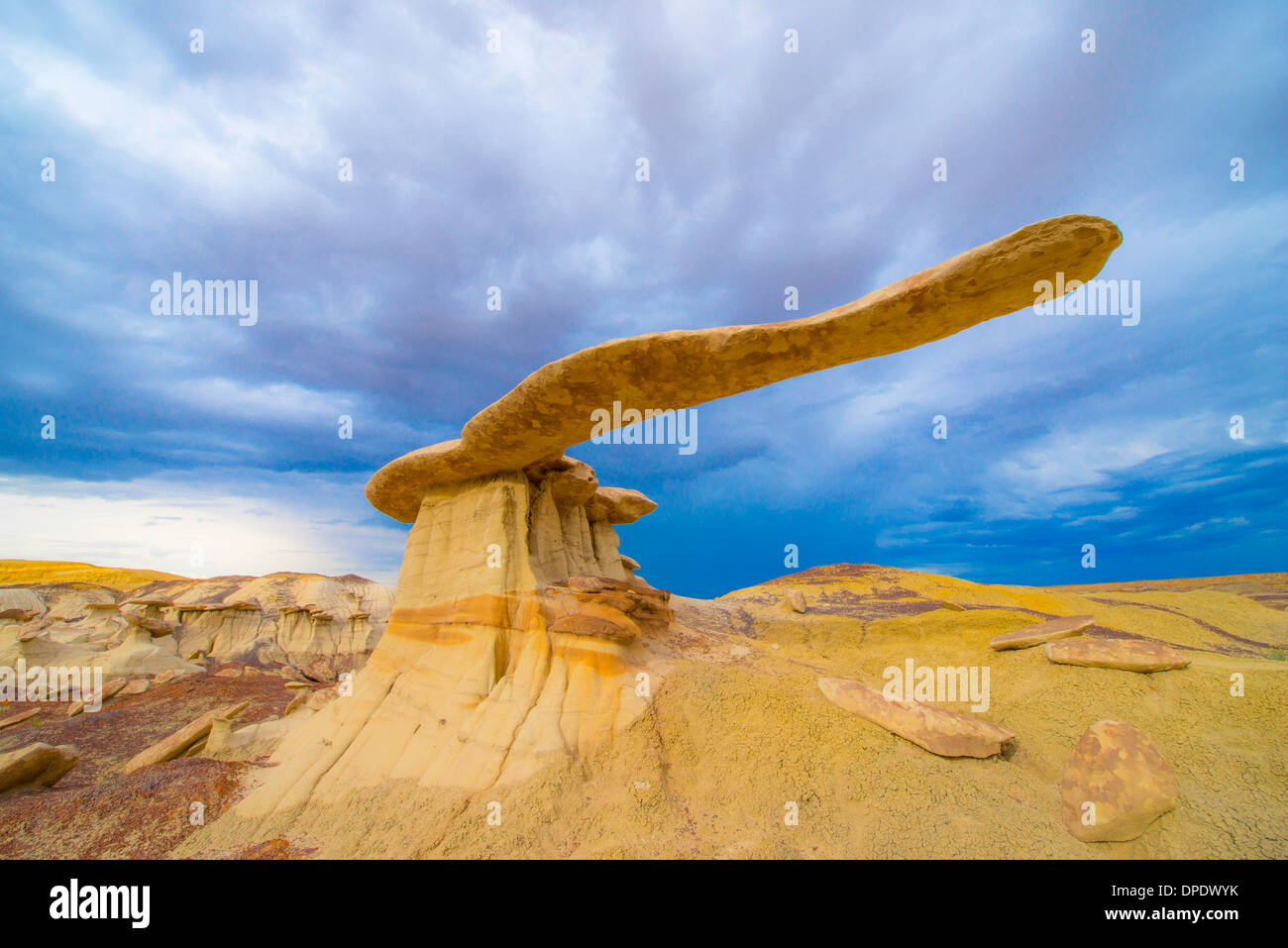 Equilibrato linguetta di roccia nel deserto BLM New Mexico Foto Stock
