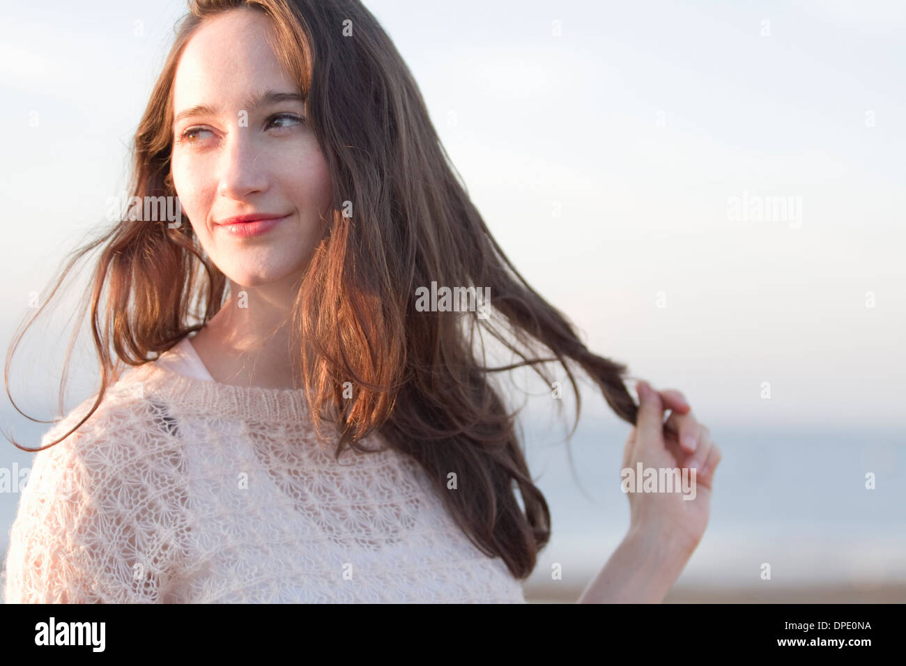 Ritratto di giovane donna in vacanza, whitstable kent, Regno Unito Foto Stock